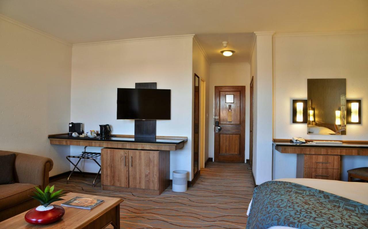 The Centurion Hotel Buitenkant foto